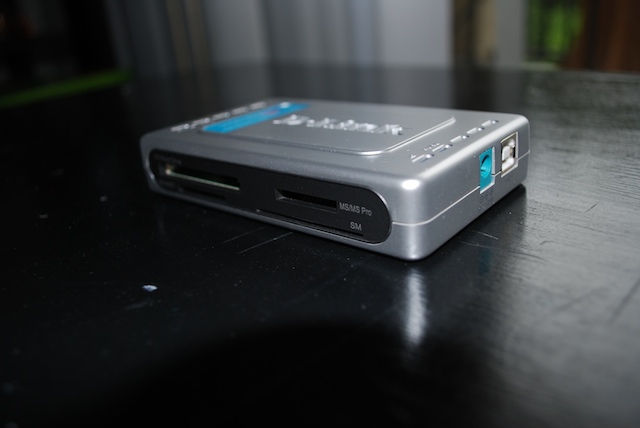 D-Link DUB-CR200 USB 2.0 Hub with Card Reader