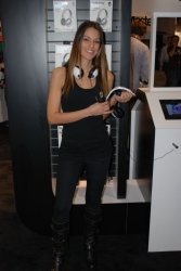 ces-2012-booth-babes-day1-19