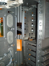 cable-managment-and-drive-bays