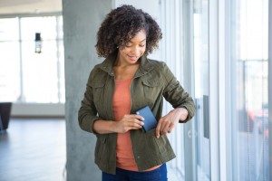 InFocus -Kangaroo - lifestyle - Woman pocket